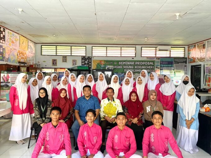 Read more about the article Mantapkan Naskah OPSI 2025, MAN 1 Kabgor Gandeng Dosen UNG dalam Pembimbingan Intensif