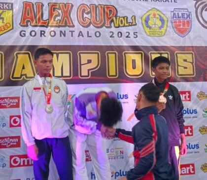 Read more about the article Prestasi Gemilang! 3 Siswa MAN 1 Kabgor Boyong Tiga Medali Emas Kejuaraan Karate