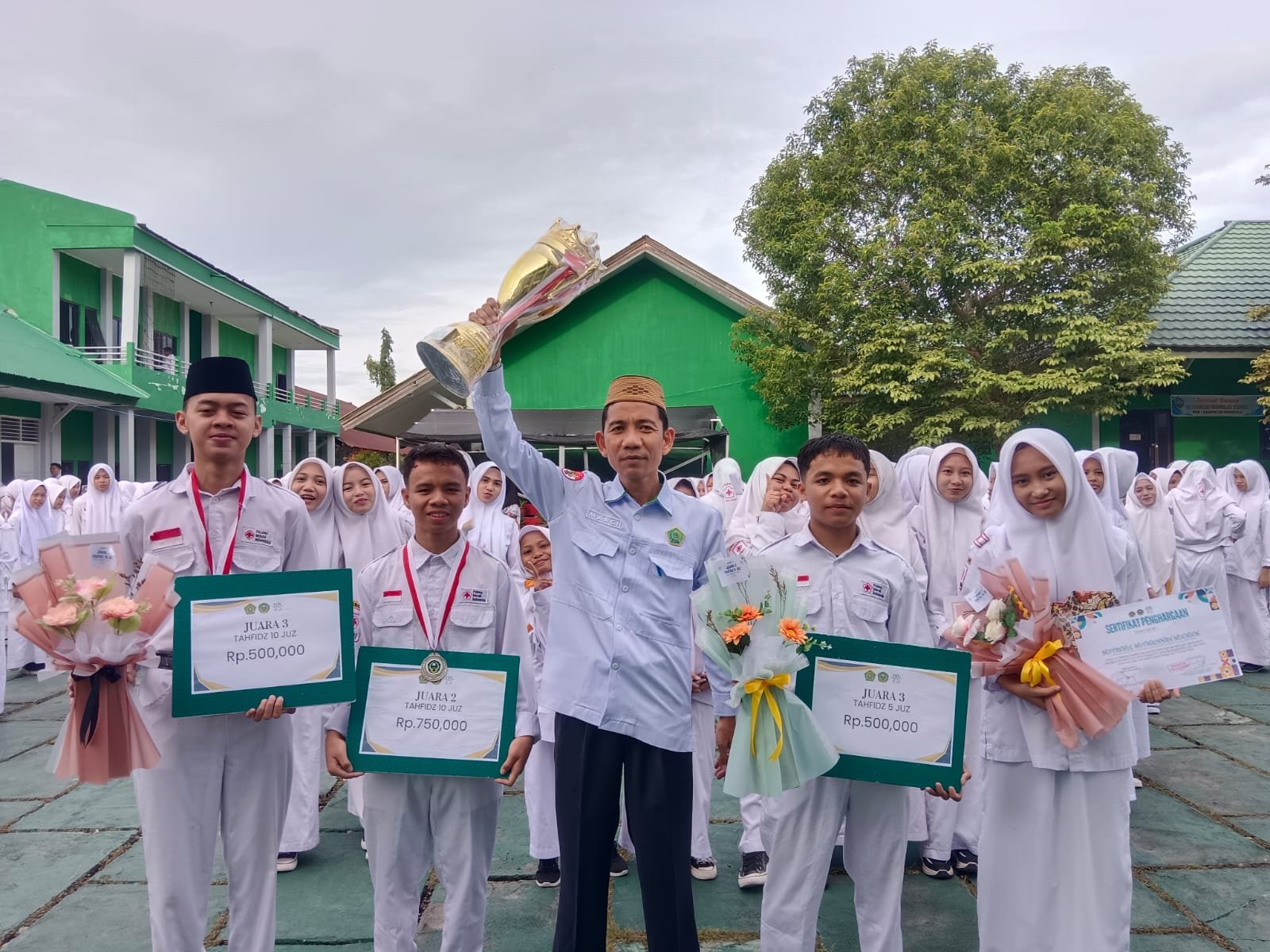 Read more about the article Juara Umum. MAN 1 Kabgor Tunjukkan Keunggulan di IAIN SMART Cup I 2026