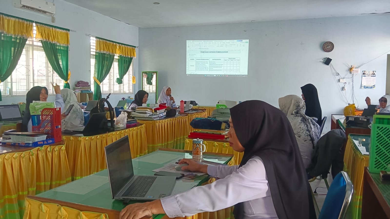 Read more about the article MAN 1 Kabgor Mantapkan Penyusunan Perangkat Ajar KMA 1503