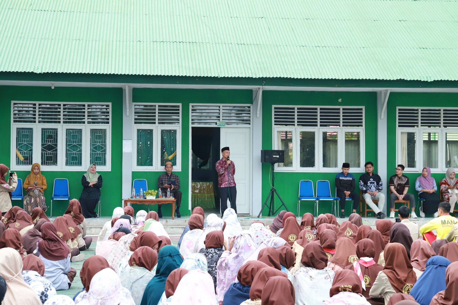 Read more about the article Halal Bi Halal MAN 1 Kabgor Bersama Ustad Sukrin Nurkamiden, Lc., M.HI.