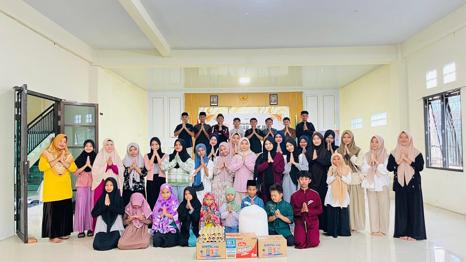 Read more about the article Tebar Kebaikan di Bulan Ramadan, Dewan Ambalan MAN 1 Kabgor Berbagi Sembako di Panti Asuhan