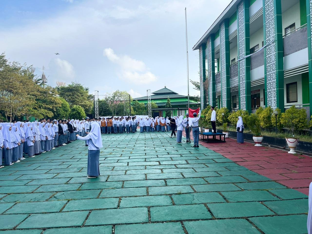 Read more about the article Upacara Perdana, Titik Balik Semangat MAN 1 Kabgor