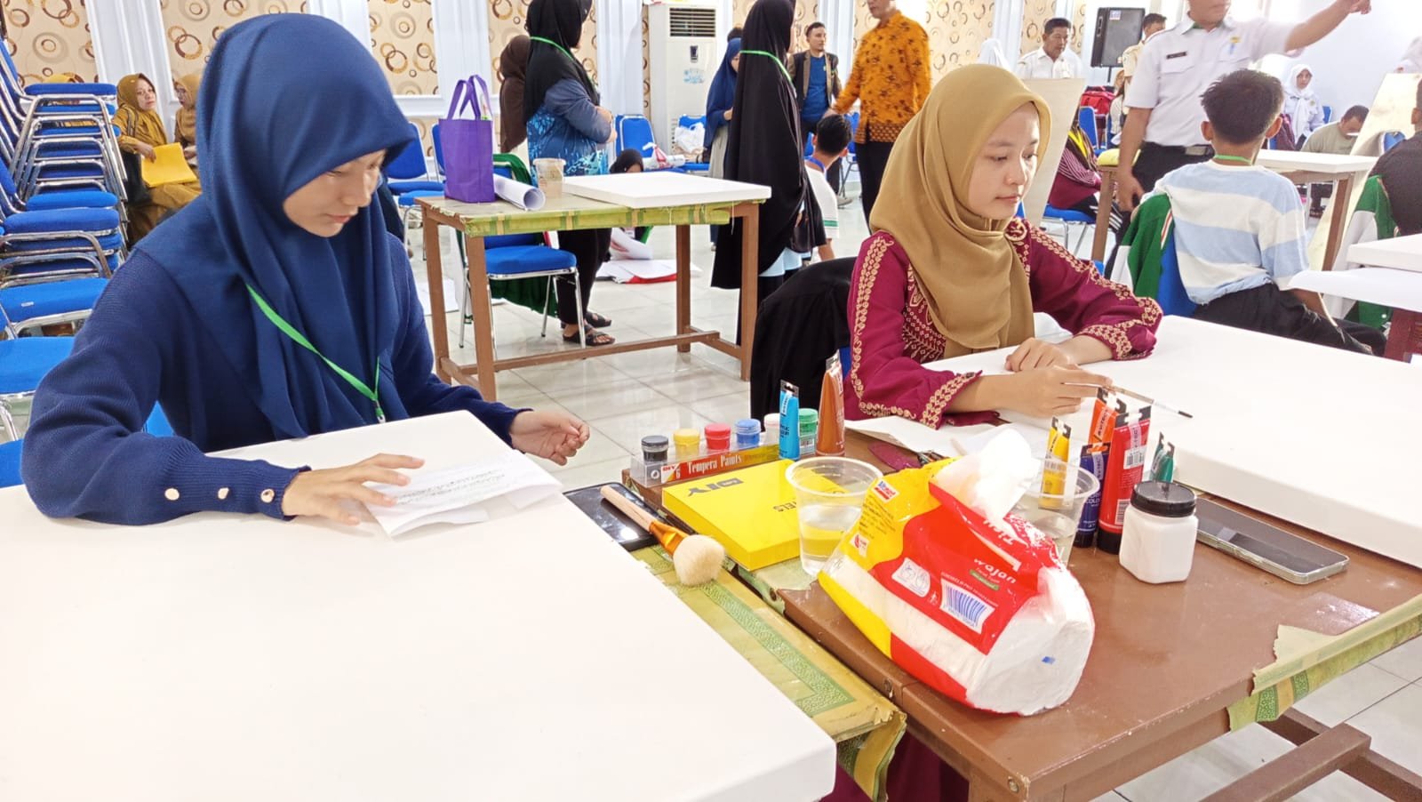 Read more about the article Semangat Dua Siswa MAN 1 Kabgor Ikuti Cabang Khattil Qur’an