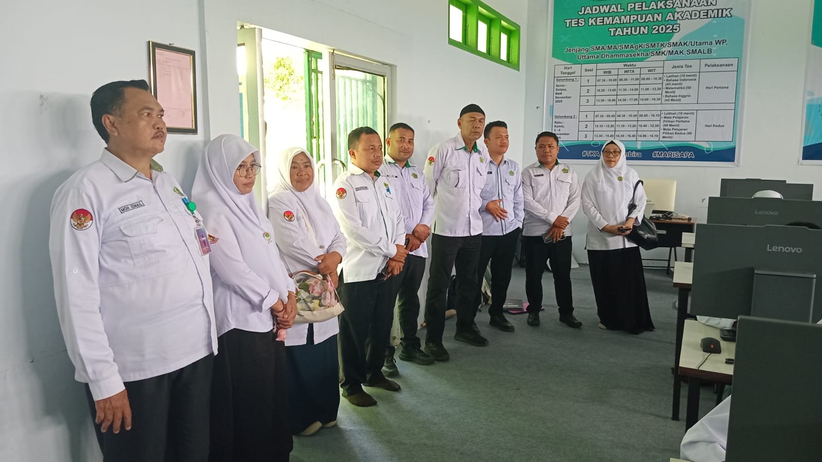 Read more about the article Tim Monev Kemenag Tinjau AMBK di MAN 1 Kabgor