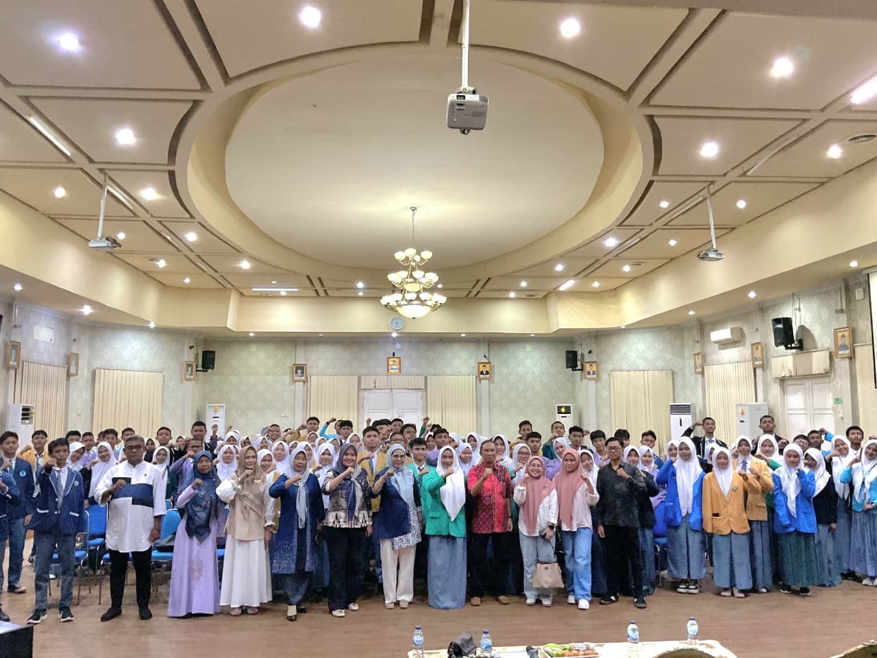 Read more about the article OSIS MAN 1 Kabgor Hadiri Pelantikan FODA Gorontalo Angkatan Perdana