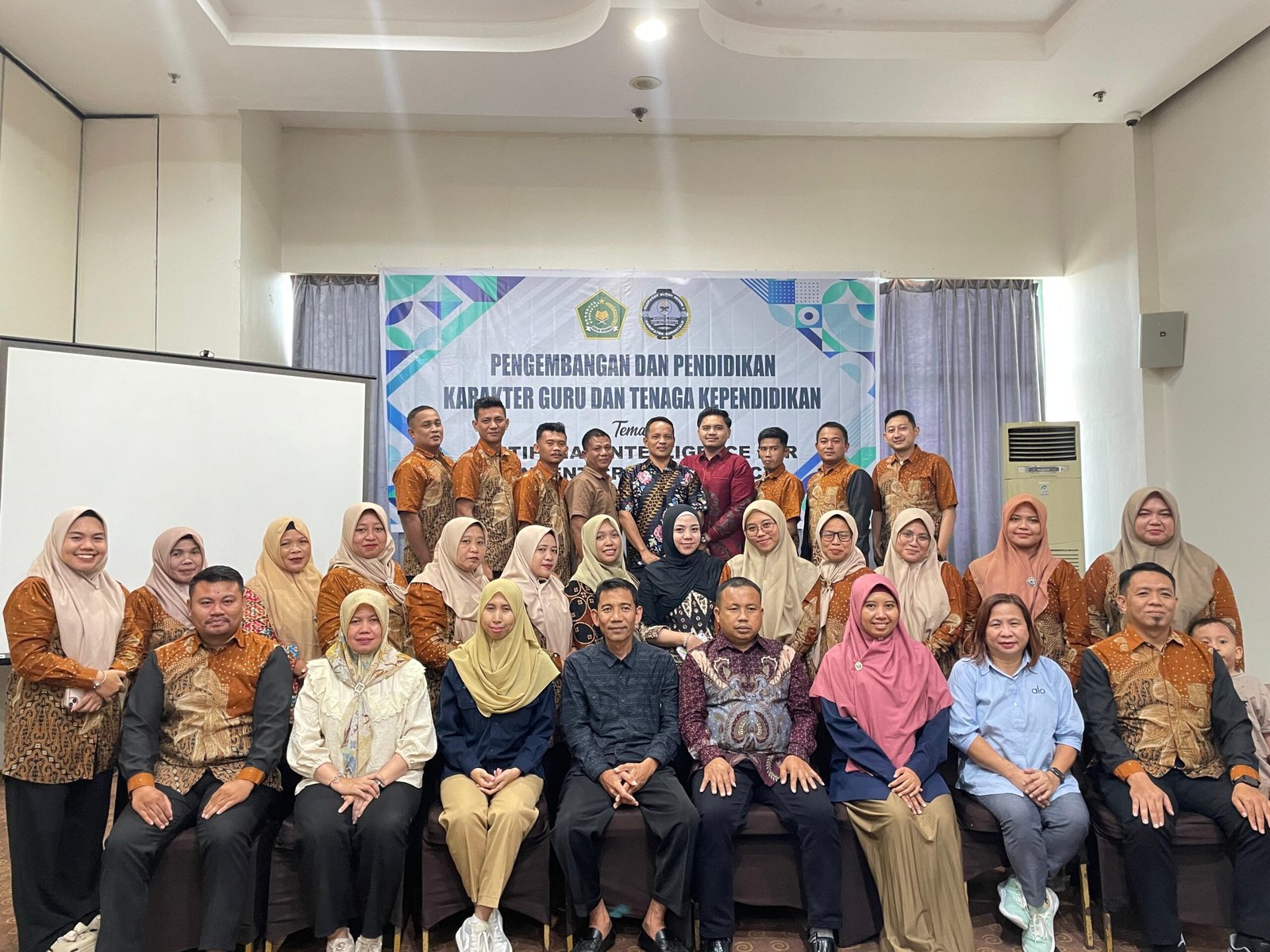Read more about the article Penutupan Diklat AICC dan FPDM, MAN 1 Kabgor Siap Wujudkan Inovasi Digital