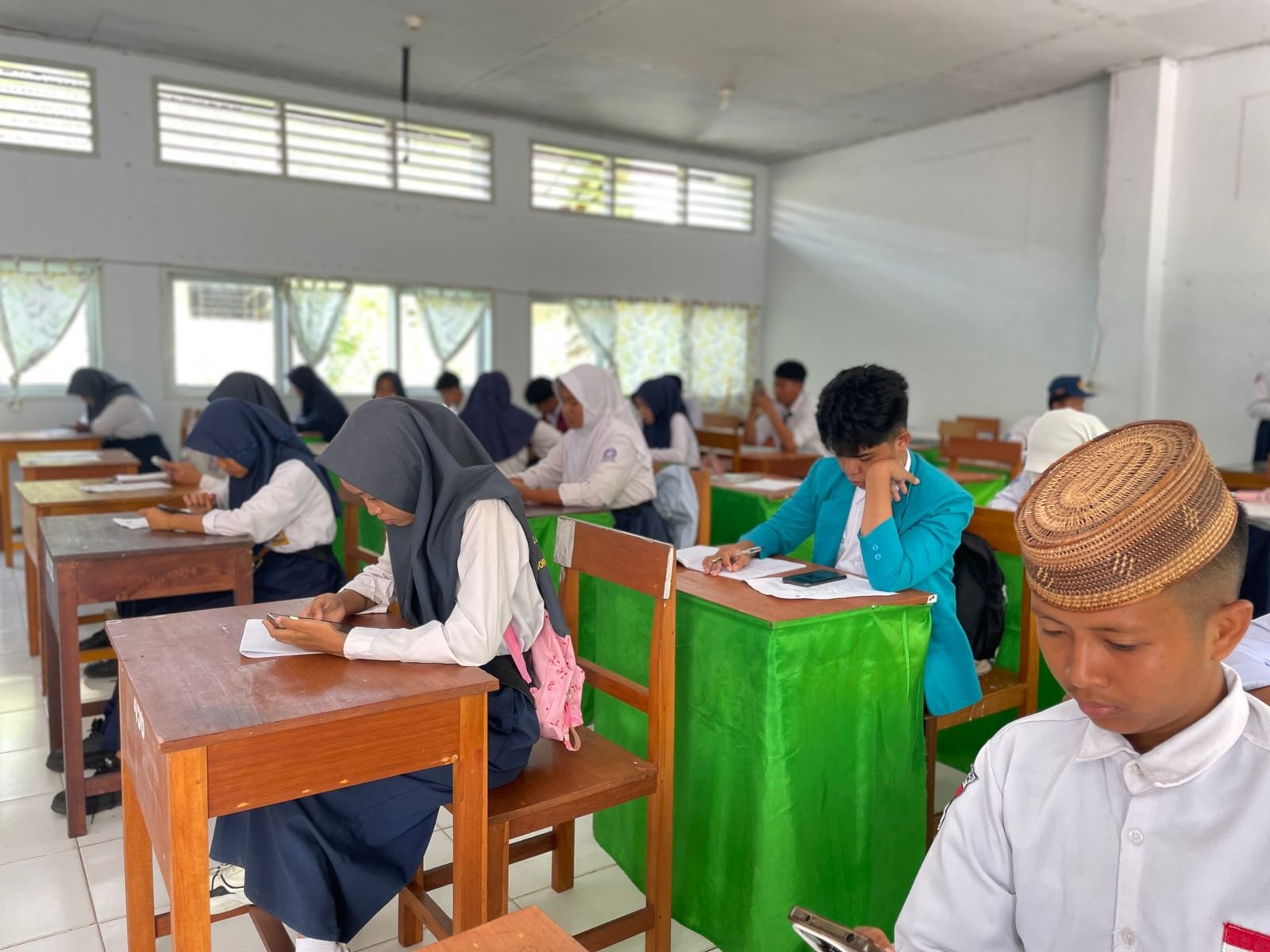Read more about the article Ujian CBT MAN 1 Kabgor Berjalan Lancar, Seleksi Dilanjutkan dengan Tes Wawancara